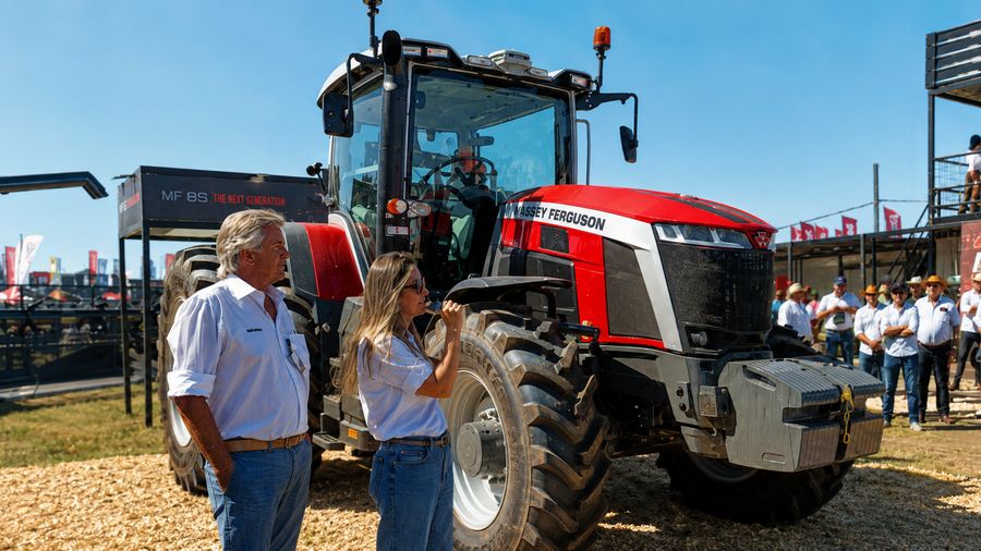 Massey Ferguson lanzó su nueva línea de tractores 8S XTRA
